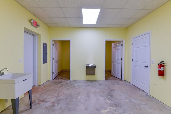 Cox Creek Plaza: 750 Cox Creek Pkwy, Florence, AL 35630